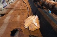 В Днепре задержали 2 мужчин, которые вырезали кабель освещения на Новом мосту (ФОТО)