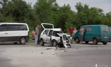  На Криворожской трассе в ДТП погиб водитель легковушки, въехавшей в «ЗИЛ»