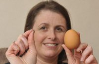 В Великобритании курица снесла яйцо с бриллиантом (ФОТО)