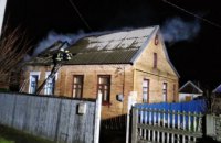 Огнём повреждено 100 кв. метров: в Никополе загорелся частный дом