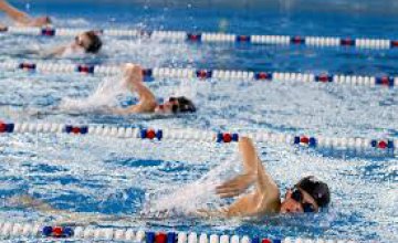 С начала года в бассейне при Павлоградском химзаводе научили плавать почти 8 тыс. школьников