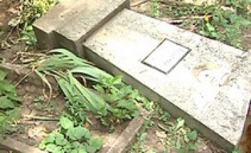 В Кривом Роге надзиратель кладбища попался на мошенничестве