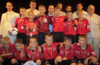 В Днепропетровске наградили футбольные команды по мини-футболу (ФОТО)