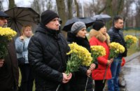 День па'мяті жертв голодоморів: у Дніпрі поклали квіти до пам’ятного хреста