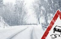 Непогода на Днепропетровщине: спасатели вытащили из снежных заносов 110 автомобилей, из них 13 машин скорой помощи