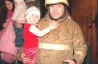 В Киеве спасатели эвакуировали 123 человека из горящего детского сада 