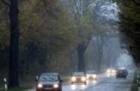 ГАИ просит водителей не выезжать в непогоду и включать ближний свет фар