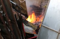 В Днепре на территории предприятия загорелся мусор (ФОТО)