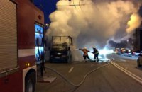 Дым на всю набережную: в Днепре на ходу загорелся автомобиль (ФОТО, ВИДЕО)