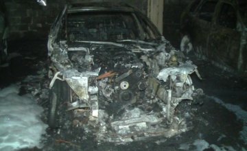 В Харькове на стоянке сгорели шесть автомобилей
