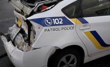В Киеве грузовик протаранил полицейский Prius