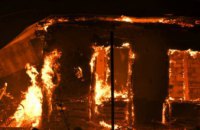 В Днепровском районе загорелась летняя кухня: огнём повреждена крыша