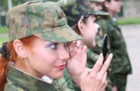 По контракту в украинской армии будут служить свыше 300 женщин