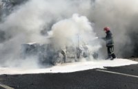 В Житомирской области легковушка влетела в пассажирский микроавтобус и загорелась: 23 человека направлены в больницу