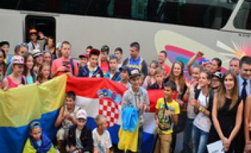 Незабываемые впечатления и долгожданная встреча: более 130 детей бойцов АТО и переселенцев вернулись из Хорватии