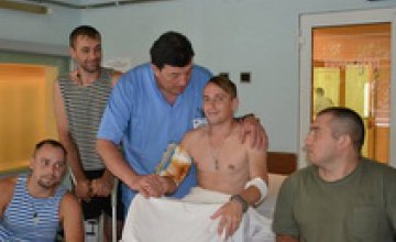 В больницу Мечникова госпитализировали раненого медика из зоны АТО