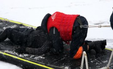 В Днепропетровске прошли учения МЧС по спасению утопающих в зимний период времени