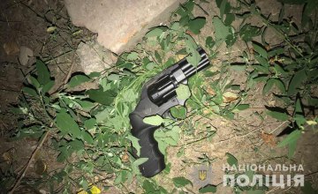 В Днепре на Слобожанском проспекте 19-летний парень напал на прохожего с пистолетом