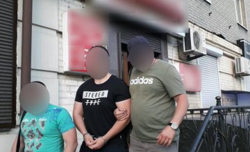 В Запорожье бывший зэк с преступной группой взяли в заложники молодого парня из-за несуществующих долгов