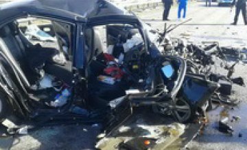 На трассе под Новомосковском столкнулись легковушка и микроавтобус: один погибший
