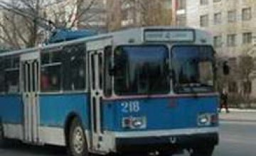 В Днепропетровске 81-летнюю пенсионерку троллейбус протащил 6 метров 