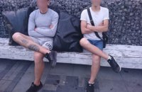 В Днепре двое парней украли подушки и пытались поспать в кинотеатре