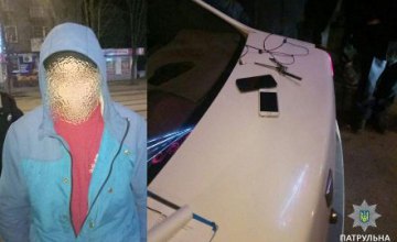 В Кривом Роге двое парней напали на мужчину, чтобы отобрать у него iPhone