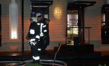  Пожар в кофейне в центре Днепра: пострадали 2 женщины (ВИДЕО)