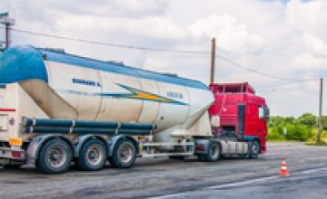 Из-за жары на Днепропетровщине ограничили движение тяжелых грузовиков
