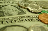 На межбанке незначительно упал доллар