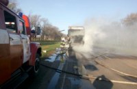 На трассе «Днепр – Кривой Рог» сгорел грузовой автомобиль (ВИДЕО)