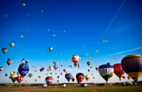 Во Франции в небо поднялось рекордное количество воздушных шаров (ВИДЕО)