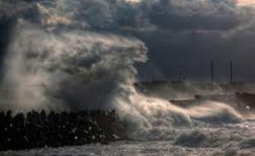 Штормовое предупреждение по Черному морю: ожидаются волны высотой в 4 м