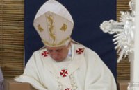 Папа Римский уснул во время мессы 