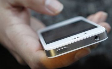В Никополе 17-летний парень отнимал у детей телефоны и продавал их