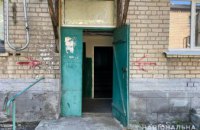 Побив та виніс до під’їзду: мешканцю Тернівки загрожує до 10-ти років ув’язнення за смерть співмешканки