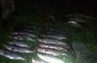 В Днепропетровской области на реке Днепр рыбалка ловил рыбу запрещенными снастями (ФОТО)