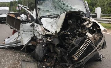В Каменском спасатели деблокировали пассажира из изувеченной в ДТП машины
