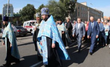 В День города в Днепропетровске прошел Крестный ход во имя мира и развития 