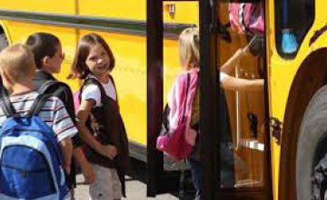 Жители Днепра требуют сделать бесплатный проезд для детей  в общественном транспорте