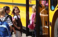 Жители Днепра требуют сделать бесплатный проезд для детей  в общественном транспорте