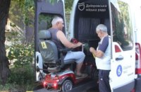 «Соціальне таксі» з пандусами та гідравлічними підйомниками – послуга для дніпрян з інвалідністю