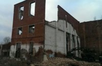 В Николаевской области на заброшенном сахарном заводе обрушилась стена: есть погибшие