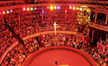 В Днепропетровском цирке пройдет «Триумф экзотик шоу», на котором гимнастка-невеста выступит в 12-метровом платье