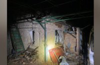 Пошкоджені будинки й автомобілі: вночі ворог обстріляв Нікополь