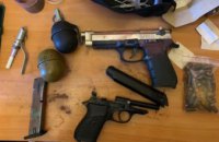 Продавав вогнепальну зброю та боєприпаси через Telegram-канал: у Дніпрі викрили 21-річного юнака