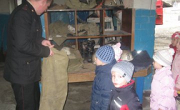 В Днепропетровской области спасатели воспитывают у детей навыки безопасного поведения с огнем (ФОТО)
