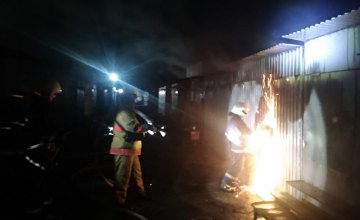 В Павлограде сгорел торговый павильон (ФОТО)