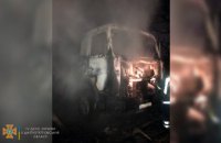Моторный отсек грузового автомобиля загорелся на ходу: ночное происшествие в Кривом Роге  