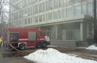 В Киеве произошел пожар в административном здании: горел подвал (ФОТО)